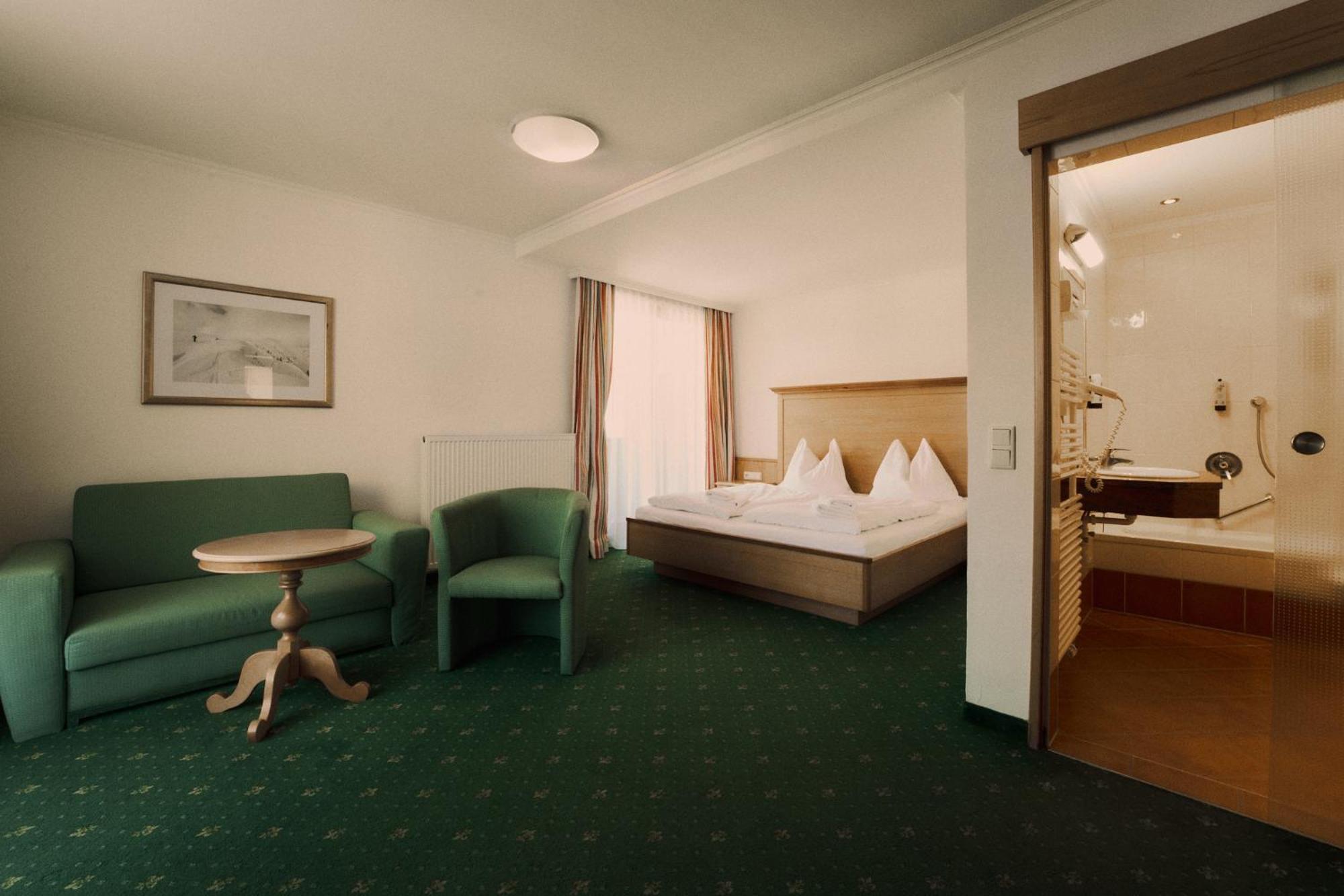 Hotel Martini Kaprun - Including Summercard Exterior photo