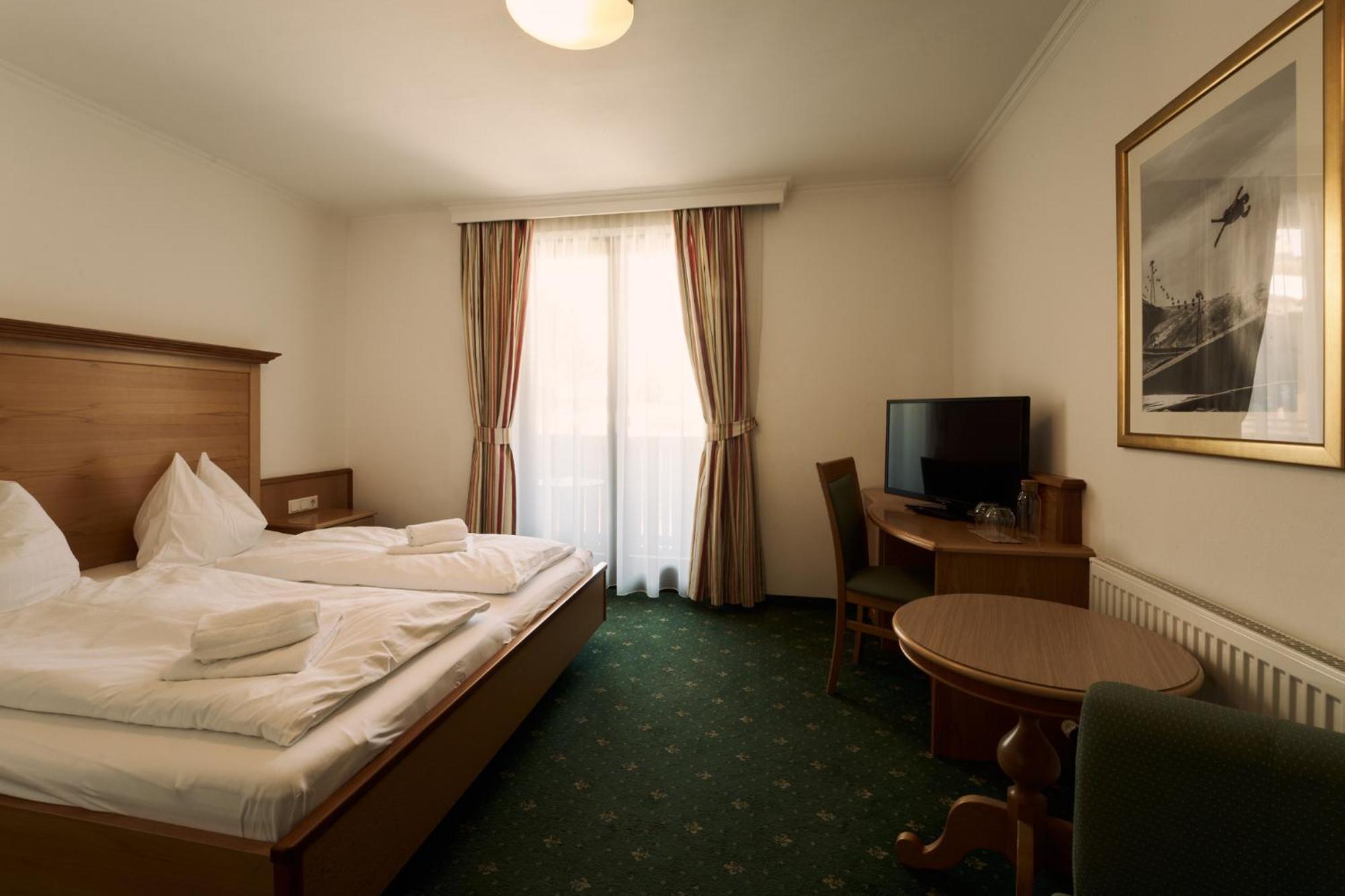 Hotel Martini Kaprun - Including Summercard Exterior photo