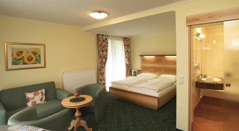 Hotel Martini Kaprun - Including Summercard Exterior photo